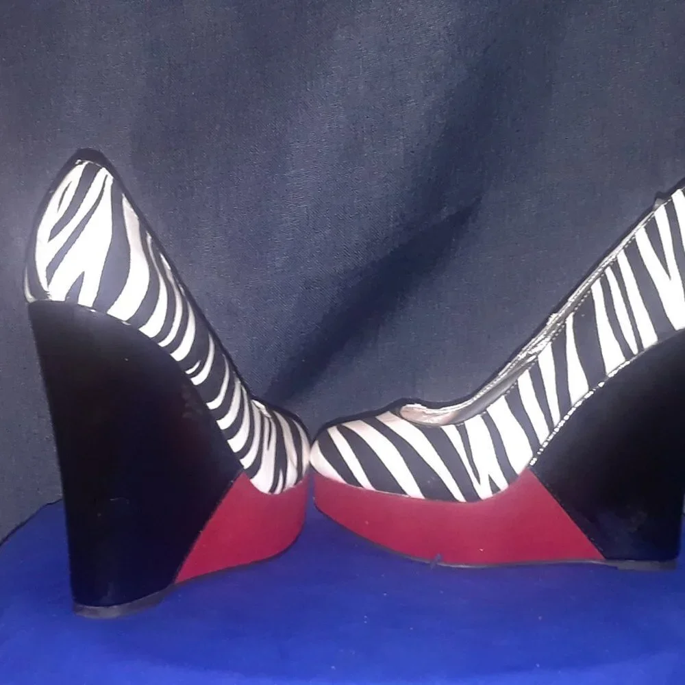 TRI- COLOR WEDGE